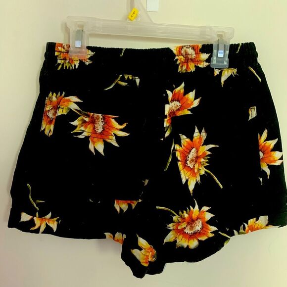 Forever 21 sunflower print shorts Size Medium elastic waist - Picture 1 of 2